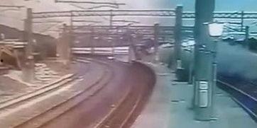 脱轨视频,惊心动魄！脱轨事故现场视频揭秘