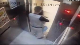 电梯猥琐女子视频